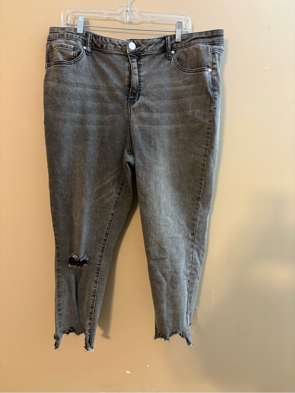 ARULA Washed Black Cropped Distressed Jeans